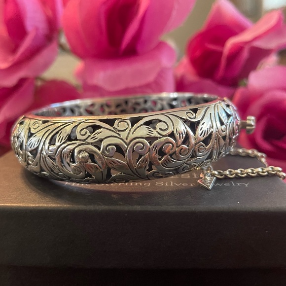 Silpada Sterling Silver Scroll Filigree ‘Forever Stunning’ Bangle B1829 - Picture 4 of 16